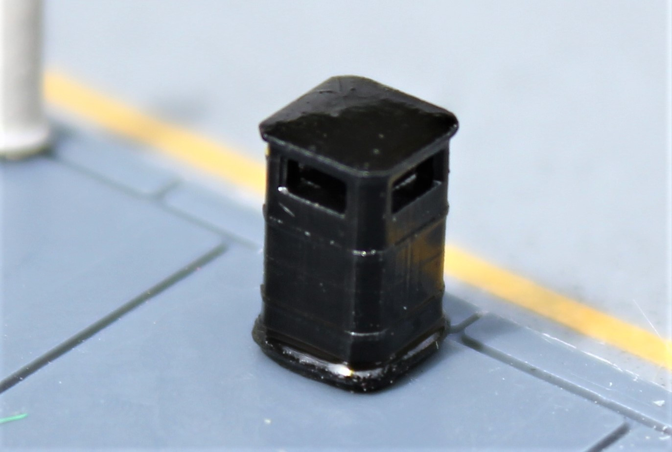 Gaugemaster Kestrel GMKD80 Litter Bins (4 pieces) (N Gauge / 1:148 Scale) ###